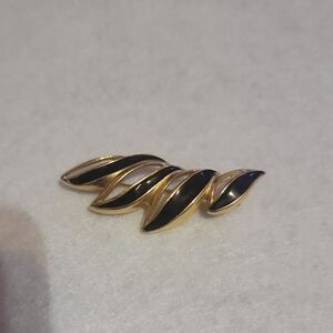 Vintage Monet Art Nouveau Fashionable Black And Gold Tone Brooch